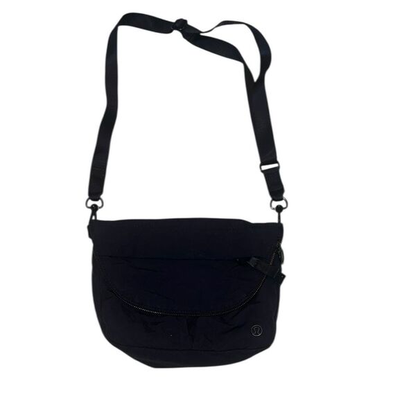 🔥 Lululemon Black Crossbody Messenger Bag 🔥 - Picture 1 of 10
